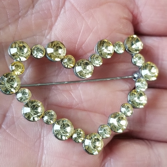 Rhinestone Glass Open Heart Brooch Jonquil Pale Yellow - Picture 8 of 8